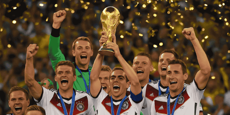 Đội tuyển Đức nâng cao cúp vô địch World Cup 2014 tại Brazil